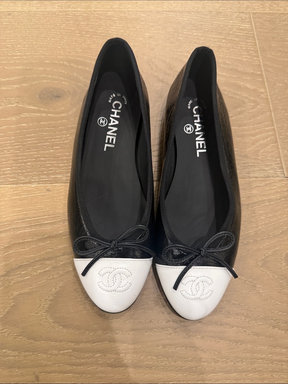 CHANEL Black and White Leather Cap-Toe Ballet Flats